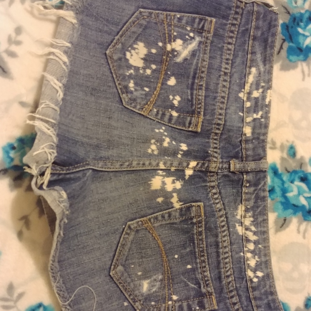 Decree shorts - Picture 3 of 3